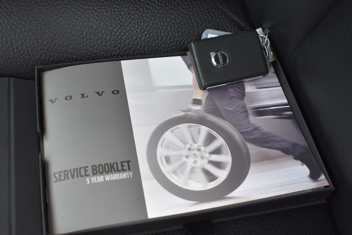 2024 Volvo S60 Ultimate B5 Bright