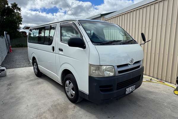 2006 Toyota HIACE