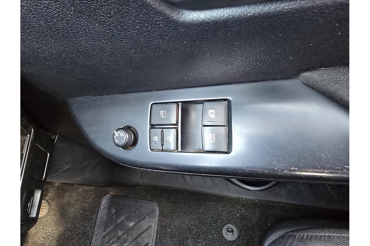 2016 Toyota Hilux SR GUN126R 4X4