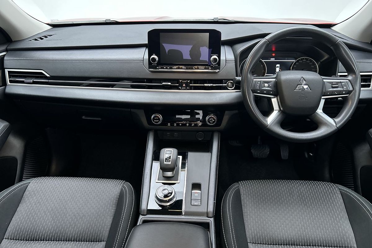 2023 Mitsubishi Outlander LS ZM