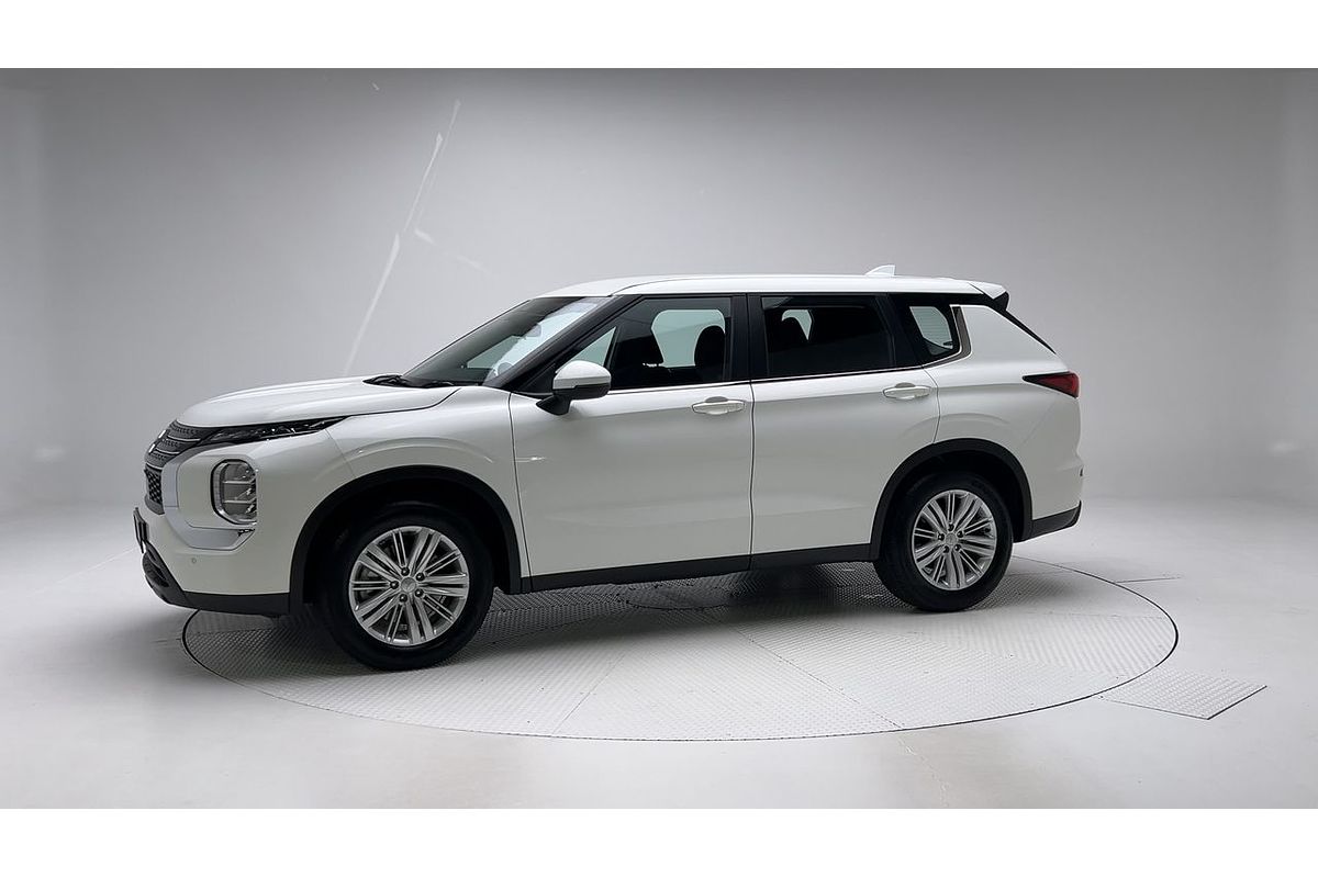 2023 Mitsubishi Outlander ES ZM
