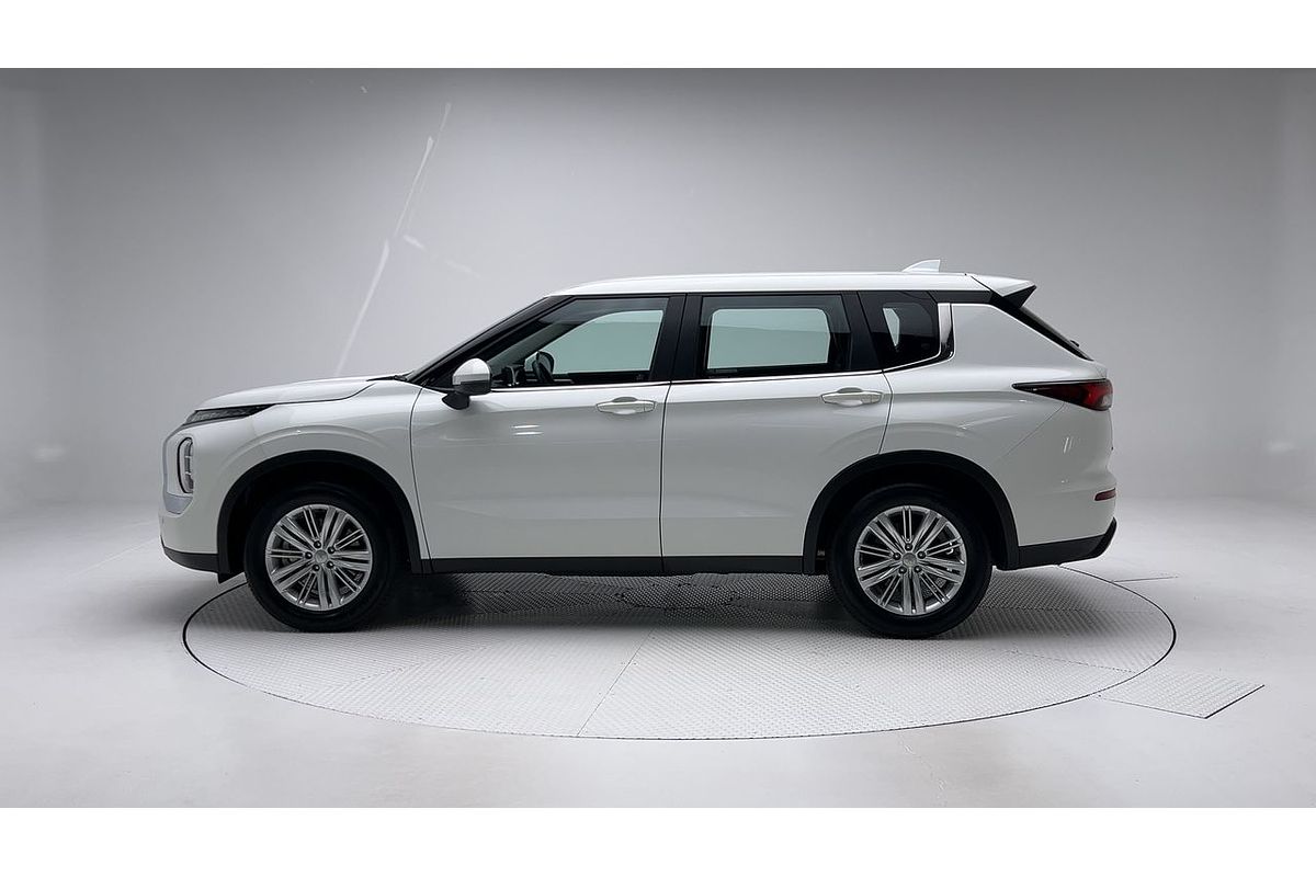 2023 Mitsubishi Outlander ES ZM