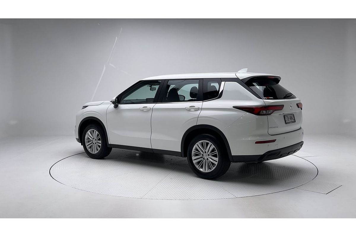 2023 Mitsubishi Outlander ES ZM