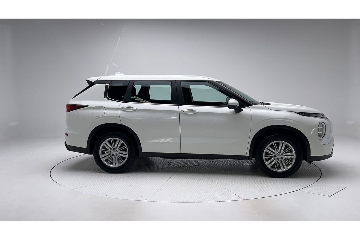 2023 Mitsubishi Outlander ES ZM