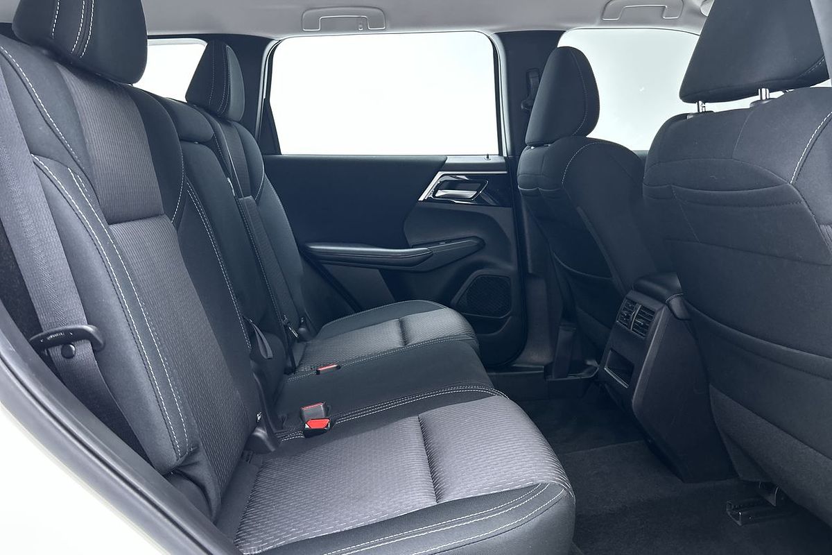 2023 Mitsubishi Outlander ES ZM