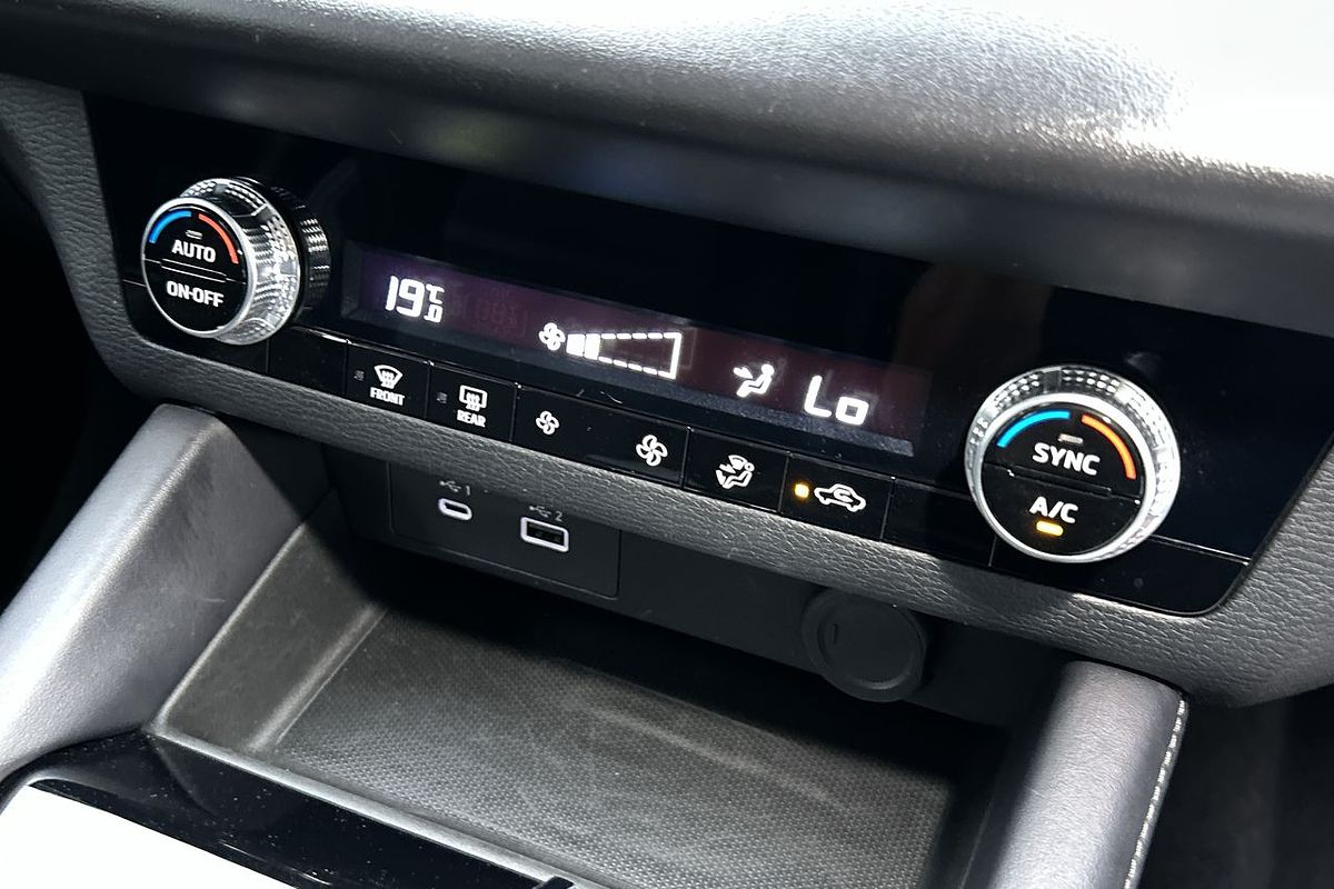 2023 Mitsubishi Outlander ES ZM