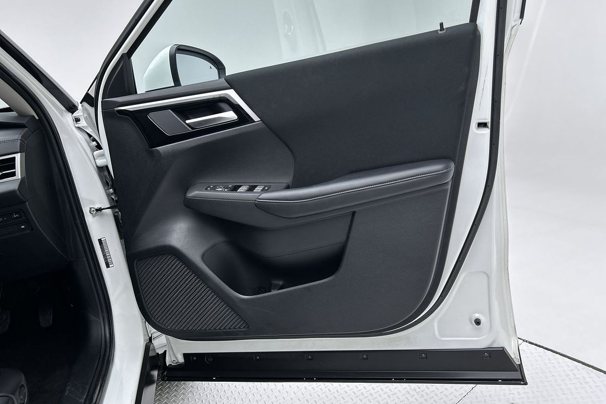 2023 Mitsubishi Outlander ES ZM