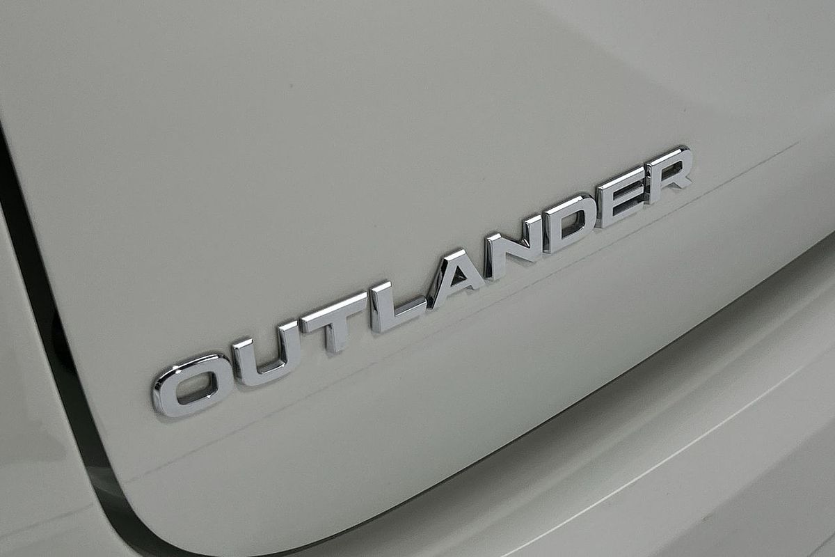2023 Mitsubishi Outlander ES ZM