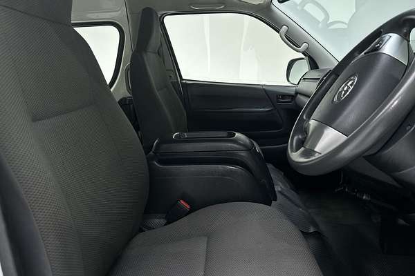 2018 Toyota Hiace Commuter KDH223R