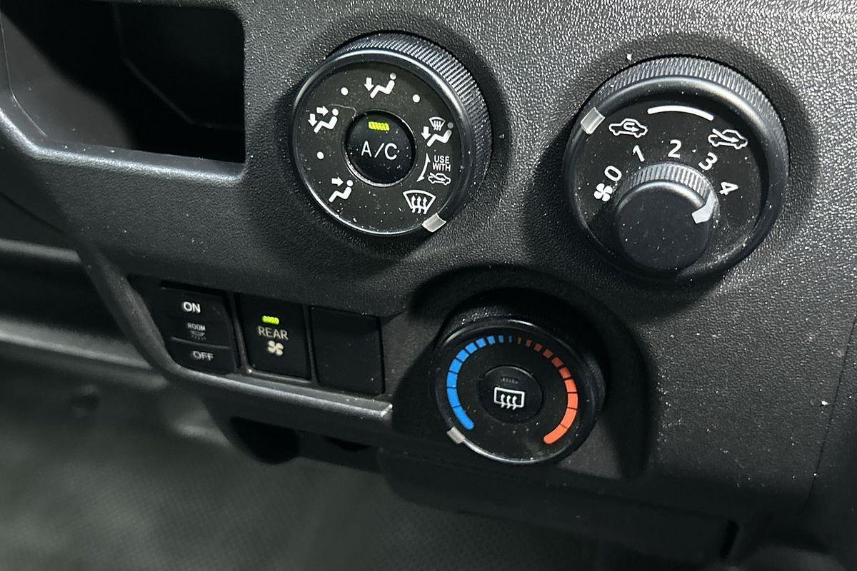 2018 Toyota Hiace Commuter KDH223R