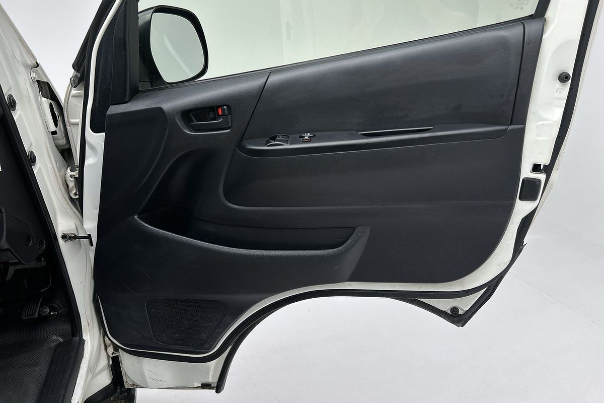 2018 Toyota Hiace Commuter KDH223R