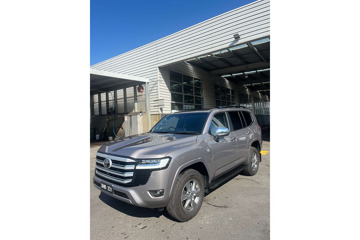 2024 Toyota Landcruiser Sahara FJA300R