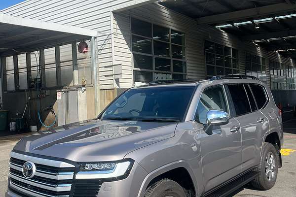 2024 Toyota Landcruiser Sahara FJA300R