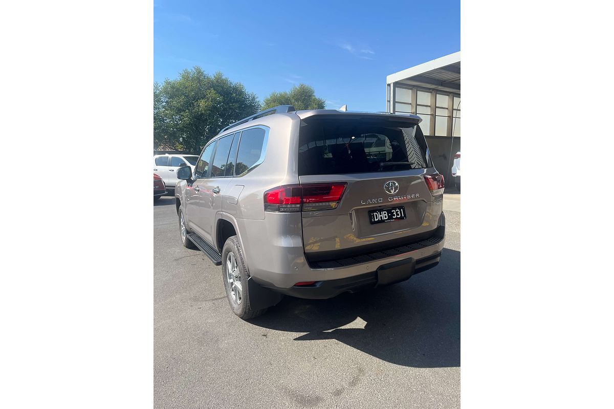 2024 Toyota Landcruiser Sahara FJA300R