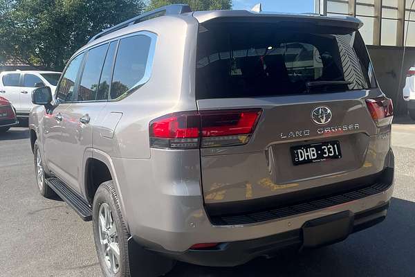 2024 Toyota Landcruiser Sahara FJA300R