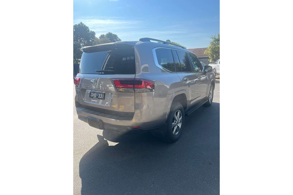 2024 Toyota Landcruiser Sahara FJA300R
