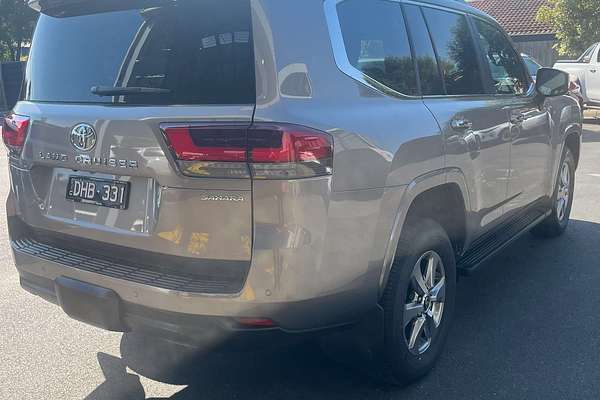 2024 Toyota Landcruiser Sahara FJA300R