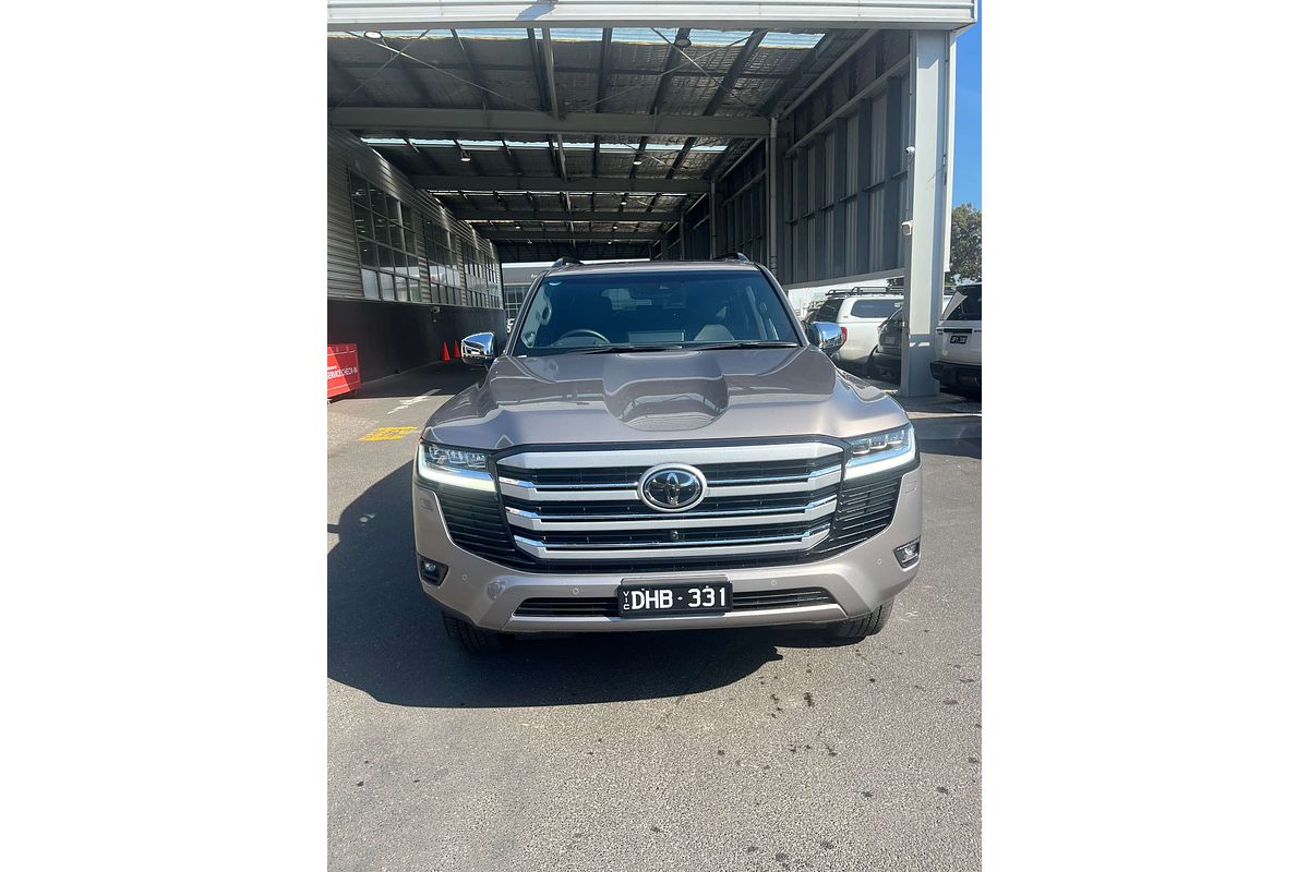 2024 Toyota Landcruiser Sahara FJA300R