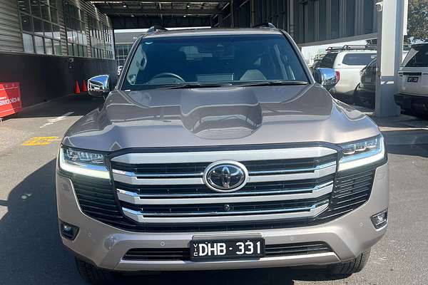 2024 Toyota Landcruiser Sahara FJA300R