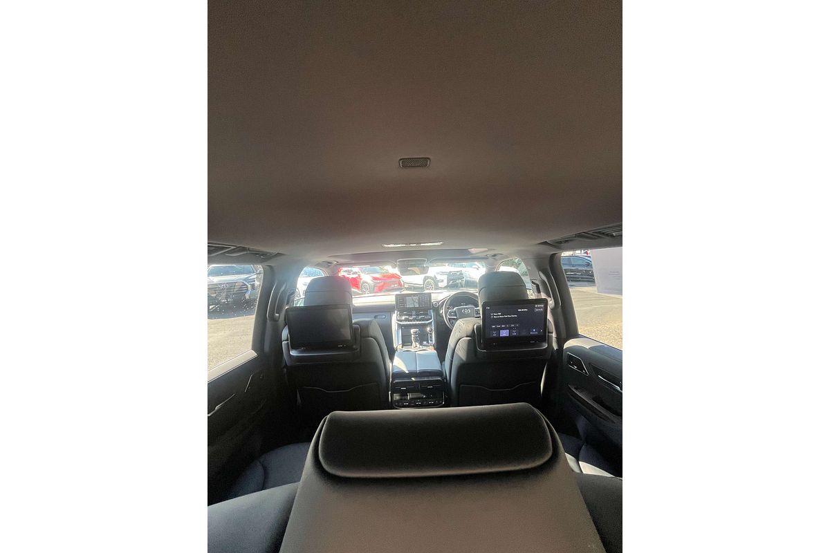 2024 Toyota Landcruiser Sahara FJA300R