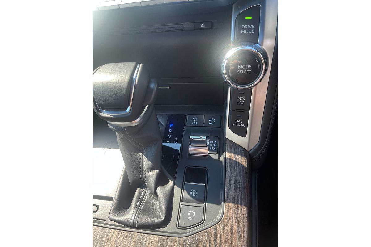 2024 Toyota Landcruiser Sahara FJA300R