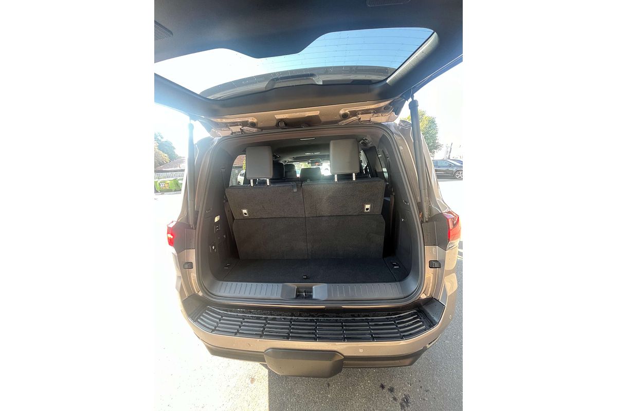 2024 Toyota Landcruiser Sahara FJA300R