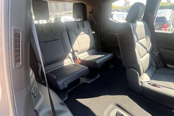 2024 Toyota Landcruiser Sahara FJA300R