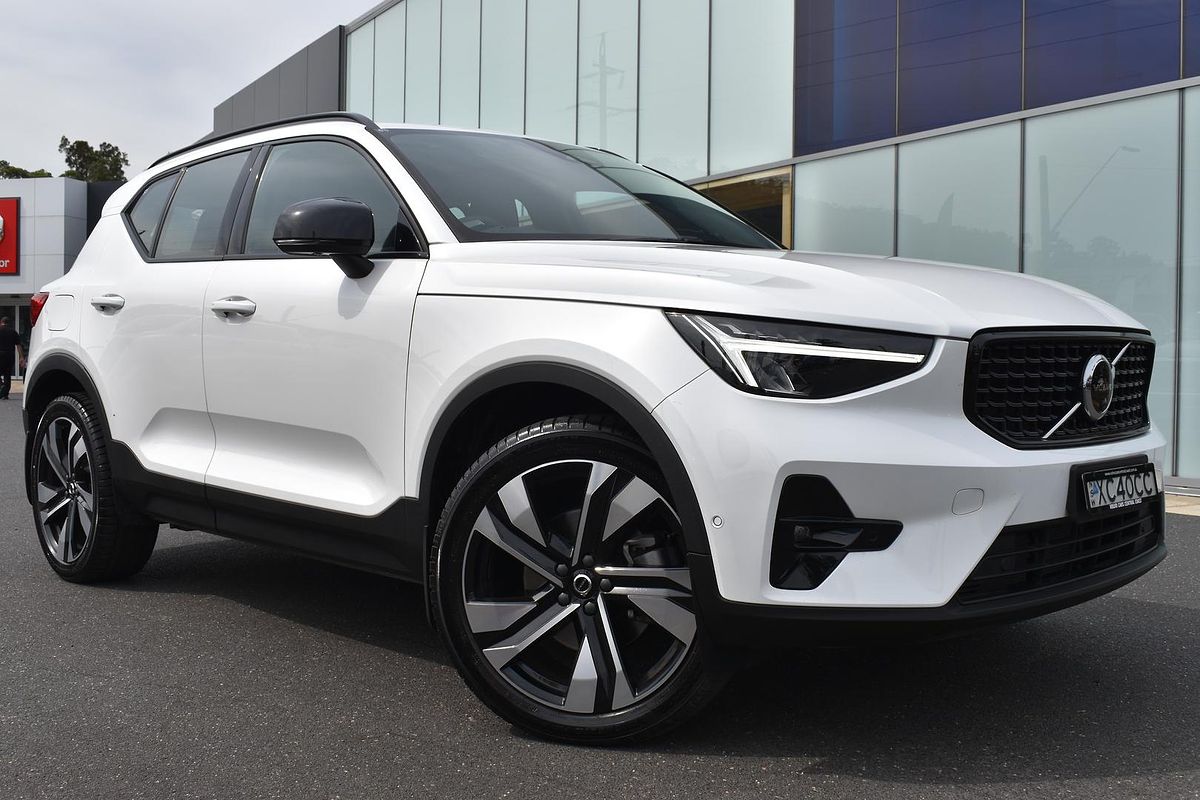 2023 Volvo XC40 Ultimate B5 Dark