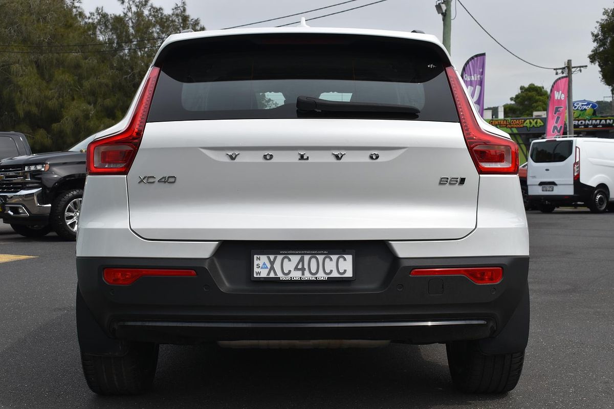 2023 Volvo XC40 Ultimate B5 Dark