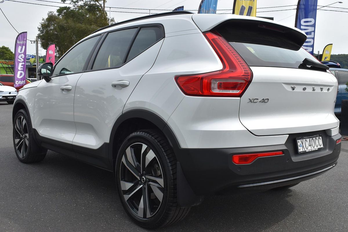 2023 Volvo XC40 Ultimate B5 Dark