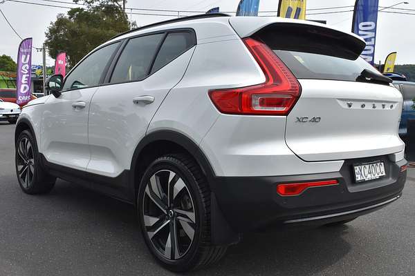 2023 Volvo XC40 Ultimate B5 Dark