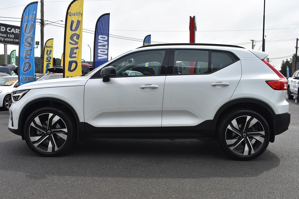 2023 Volvo XC40 Ultimate B5 Dark