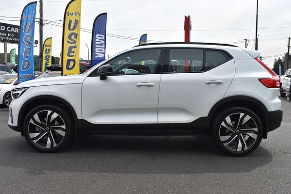 2023 Volvo XC40 Ultimate B5 Dark