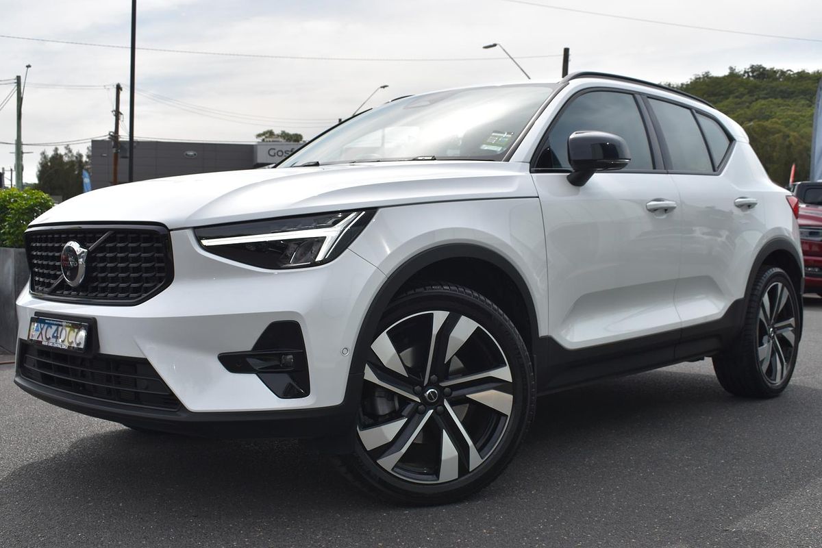 2023 Volvo XC40 Ultimate B5 Dark