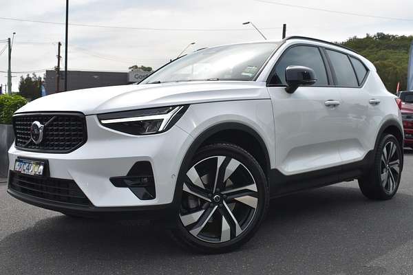 2023 Volvo XC40 Ultimate B5 Dark