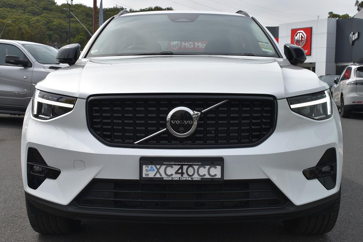 2023 Volvo XC40 Ultimate B5 Dark