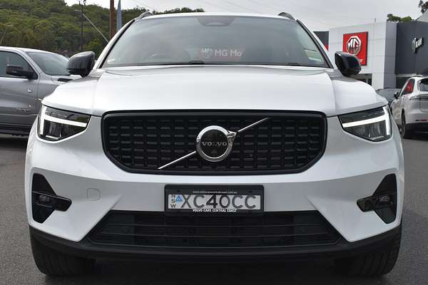 2023 Volvo XC40 Ultimate B5 Dark