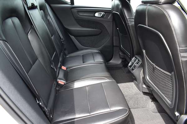 2023 Volvo XC40 Ultimate B5 Dark