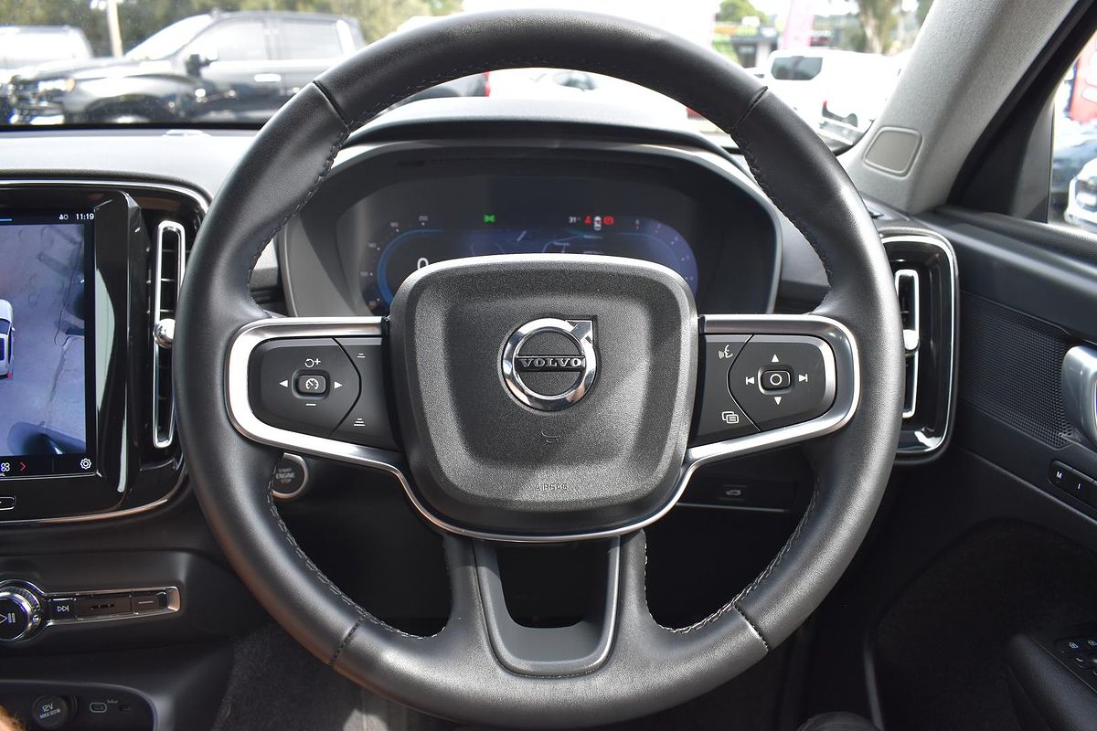 2023 Volvo XC40 Ultimate B5 Dark