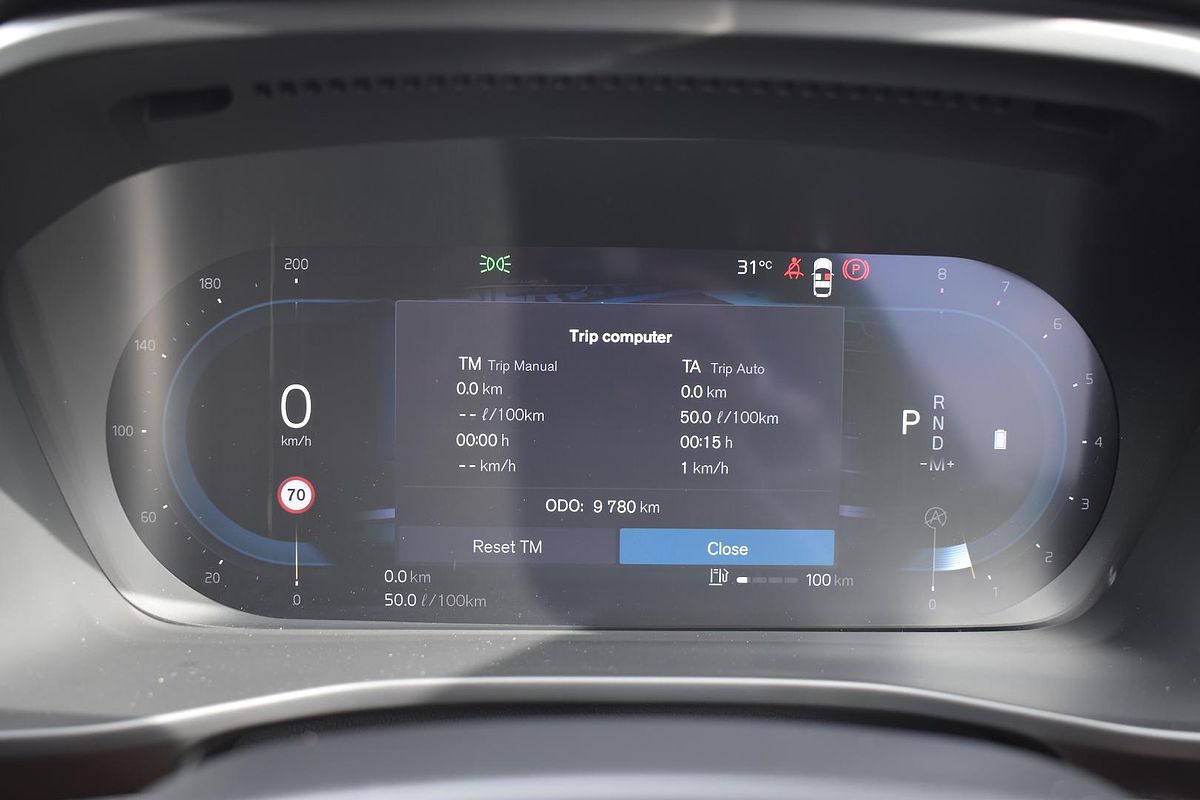 2023 Volvo XC40 Ultimate B5 Dark