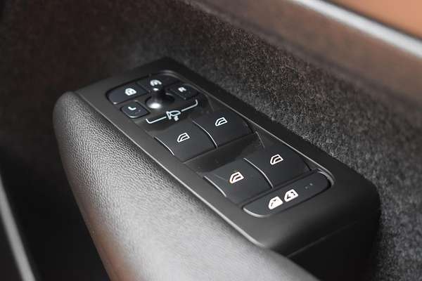 2023 Volvo XC40 Ultimate B5 Dark
