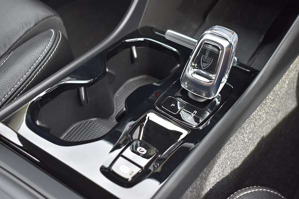 2023 Volvo XC40 Ultimate B5 Dark