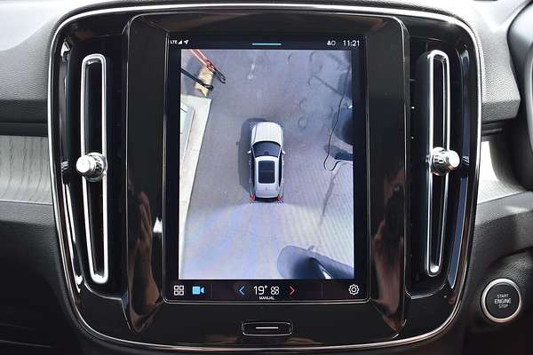 2023 Volvo XC40 Ultimate B5 Dark