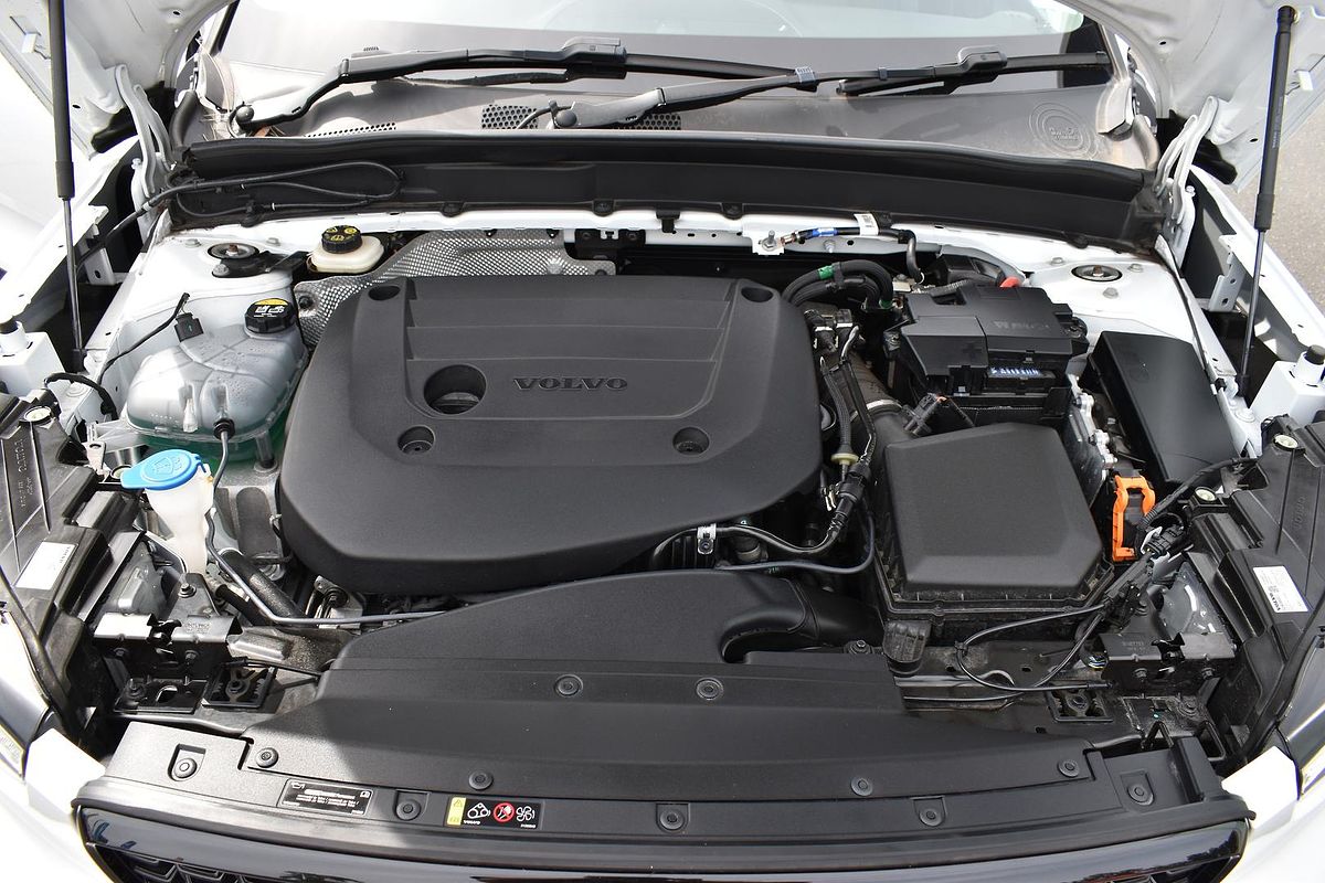 2023 Volvo XC40 Ultimate B5 Dark