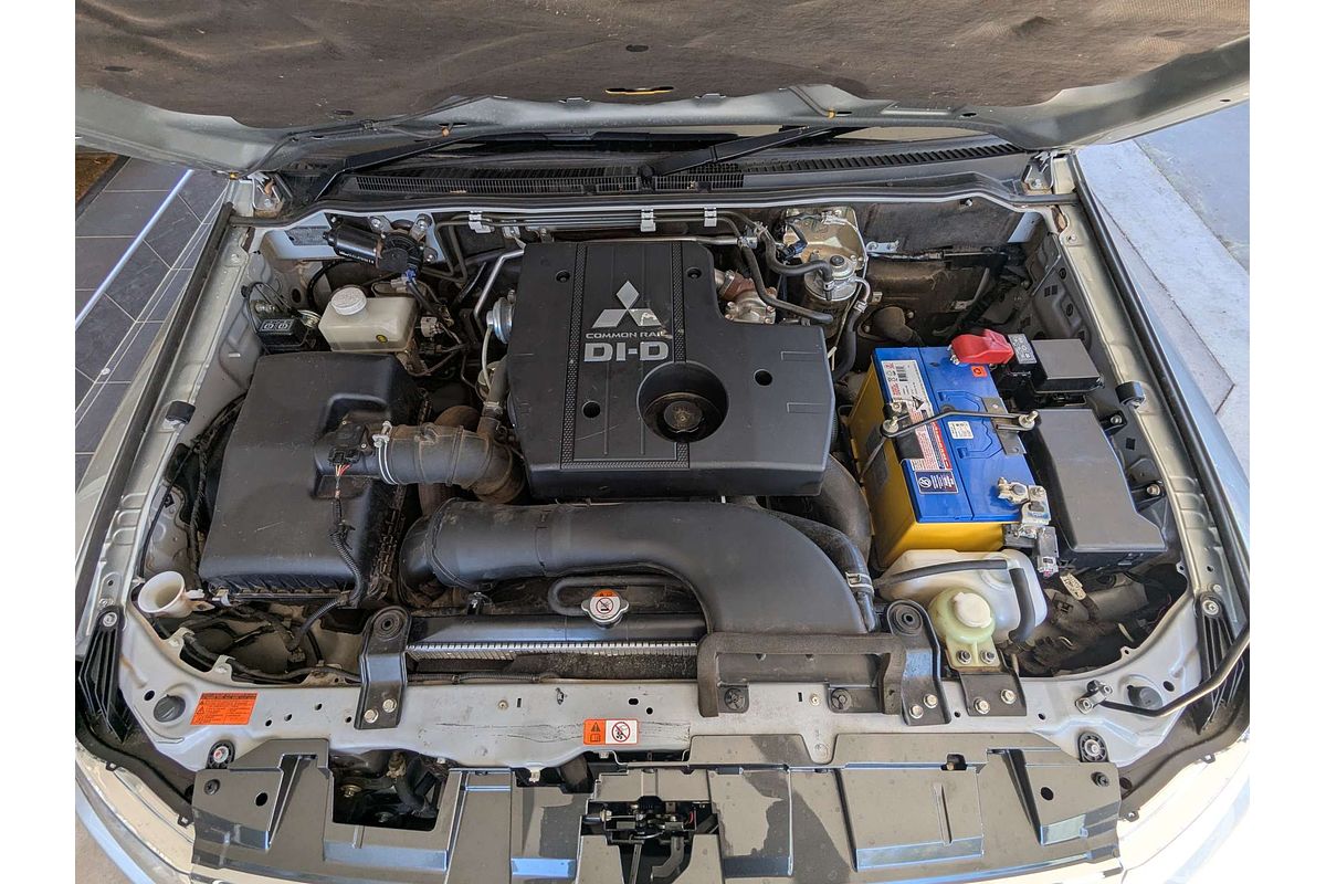 2019 Mitsubishi Pajero GLS NX