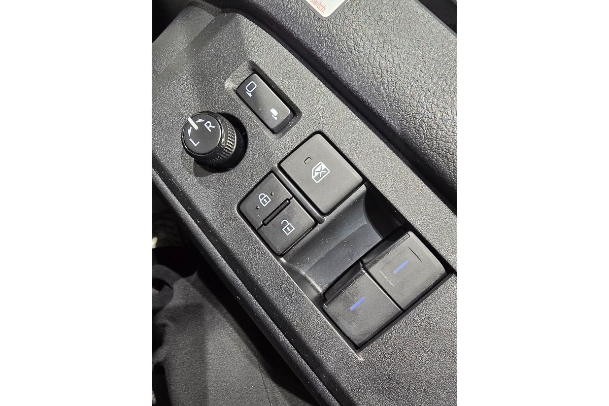 2023 Toyota Hiace Commuter GDH322R