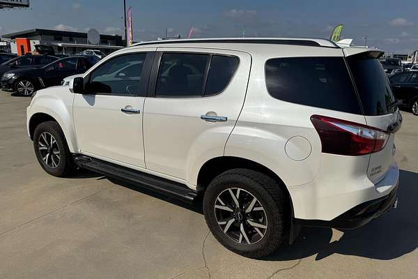 2020 Isuzu MU-X Onyx Edition
