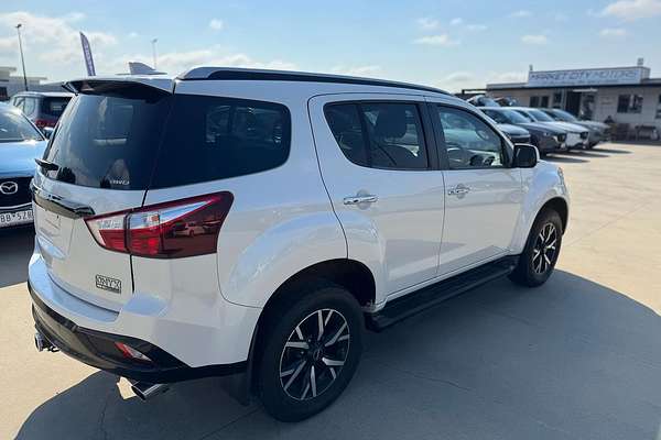 2020 Isuzu MU-X Onyx Edition