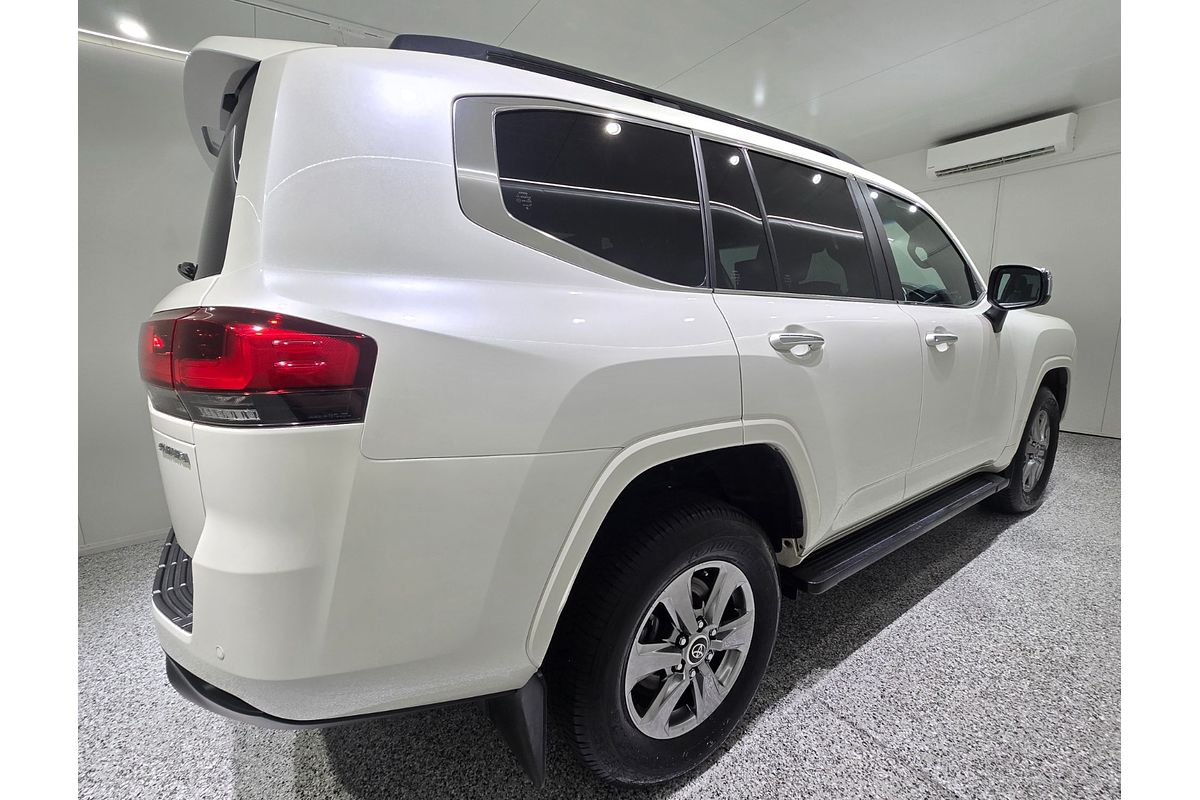 2022 Toyota Landcruiser Sahara FJA300R