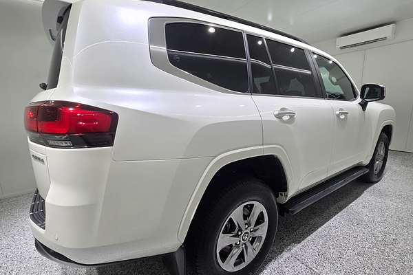 2022 Toyota Landcruiser Sahara FJA300R